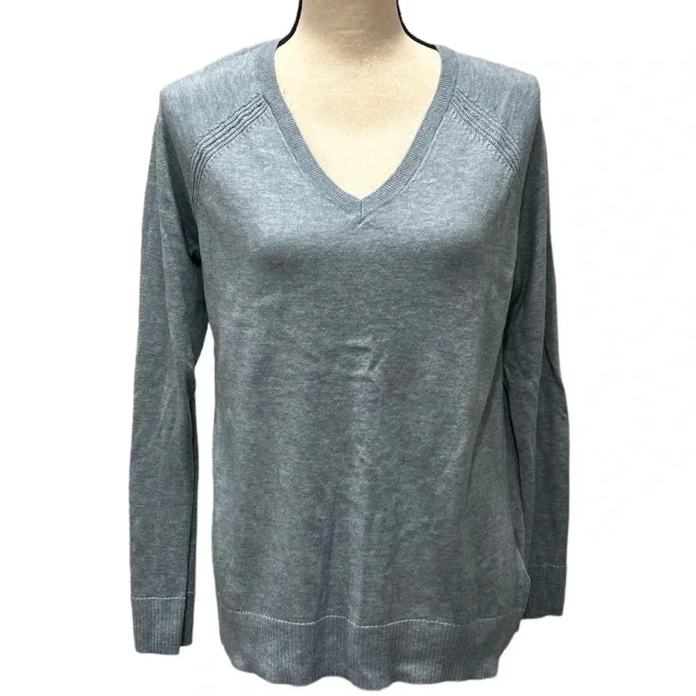 Gap sweater